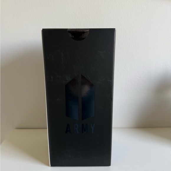 **RESTOCK - READY TO SHIP**
BTS OFFICIAL LIGHT STICK VER.4 - Picture 4 of 7